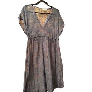 Chic Lace Midi Dress in Soft Gray